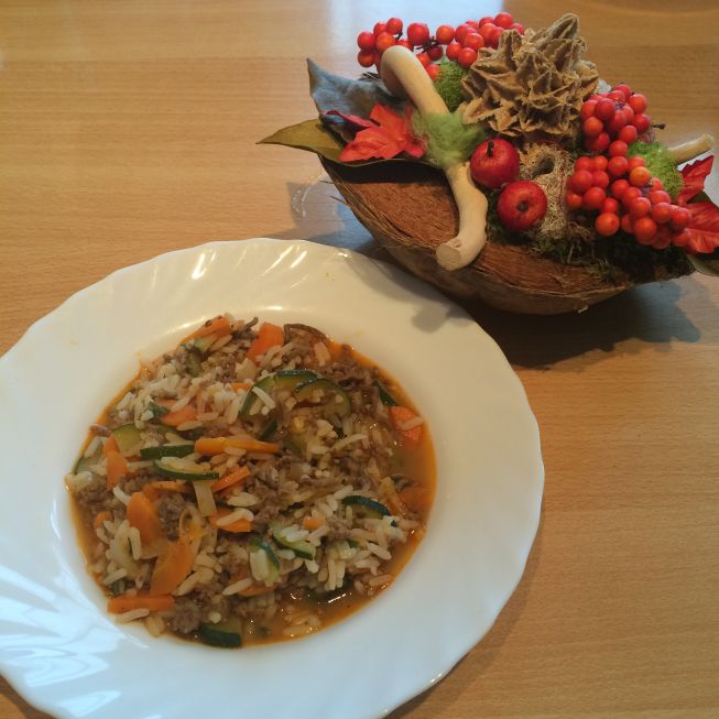 Herbstlicher Reis-Eintopf mit Hackfleisch und Gemüse - happykitchenstories