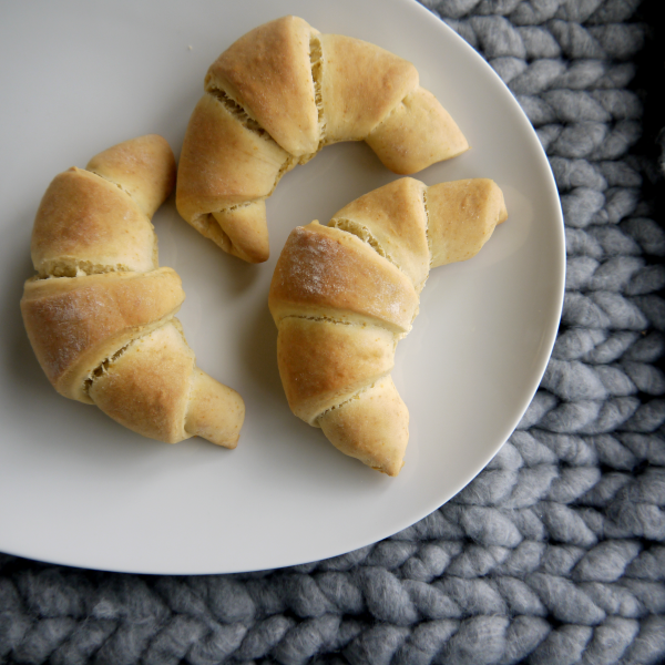 Schnelle Dinkel-Hörnchen - happykitchenstories Schnelle Dinkel-Hörnchen - happykitchenstories