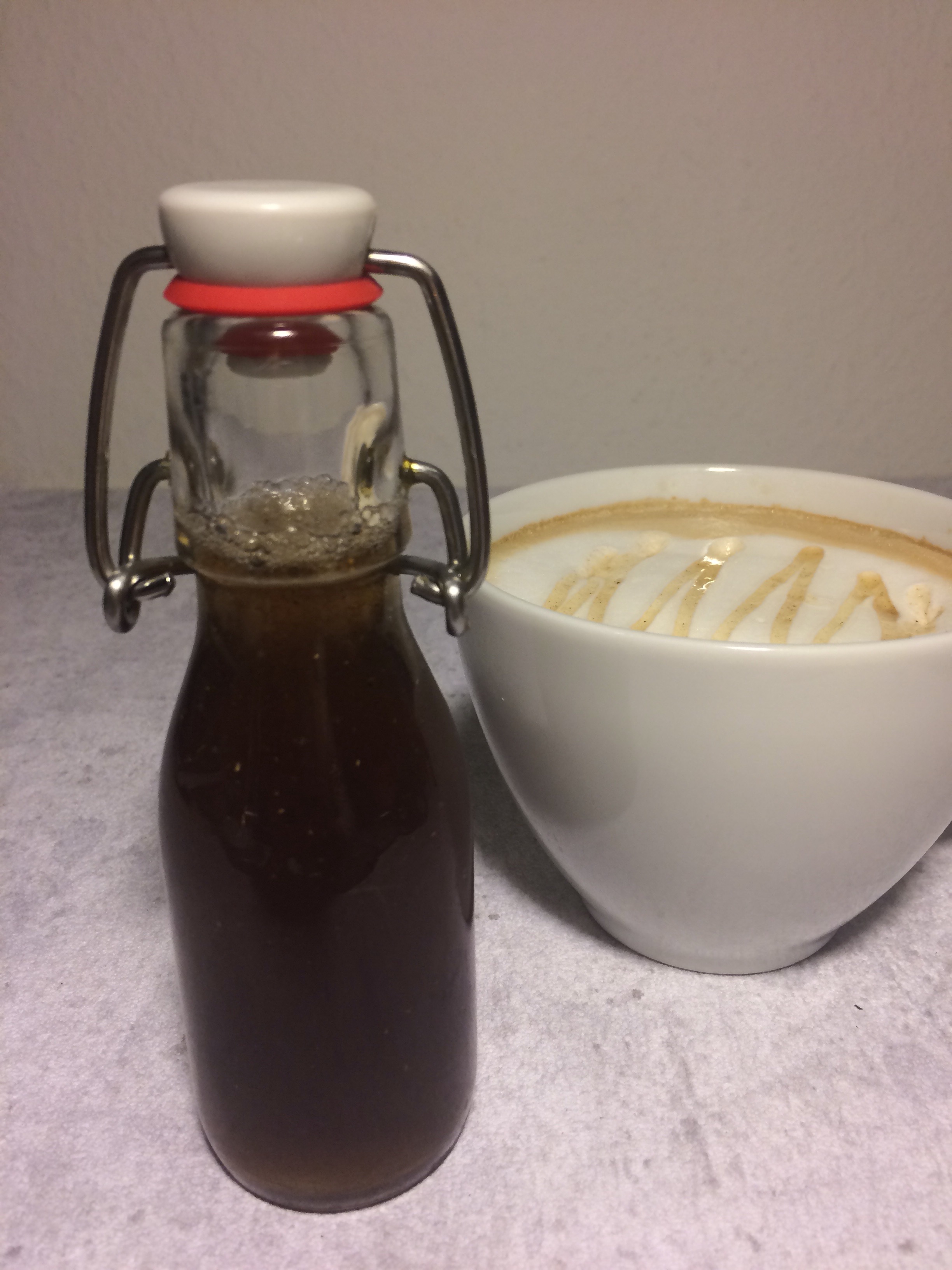 Lebkuchen Sirup ganz einfach selbst gemacht - perfekt zum Kaffee