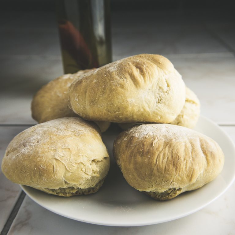Schnelle Dinkel Brötchen - gesundes Backen leicht gemacht